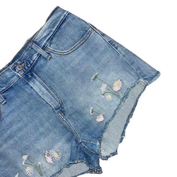 NWT Levis Womens High Rise Shorts 31 Light Wash Distressed Embroidered Flowers - Picture 3 of 7